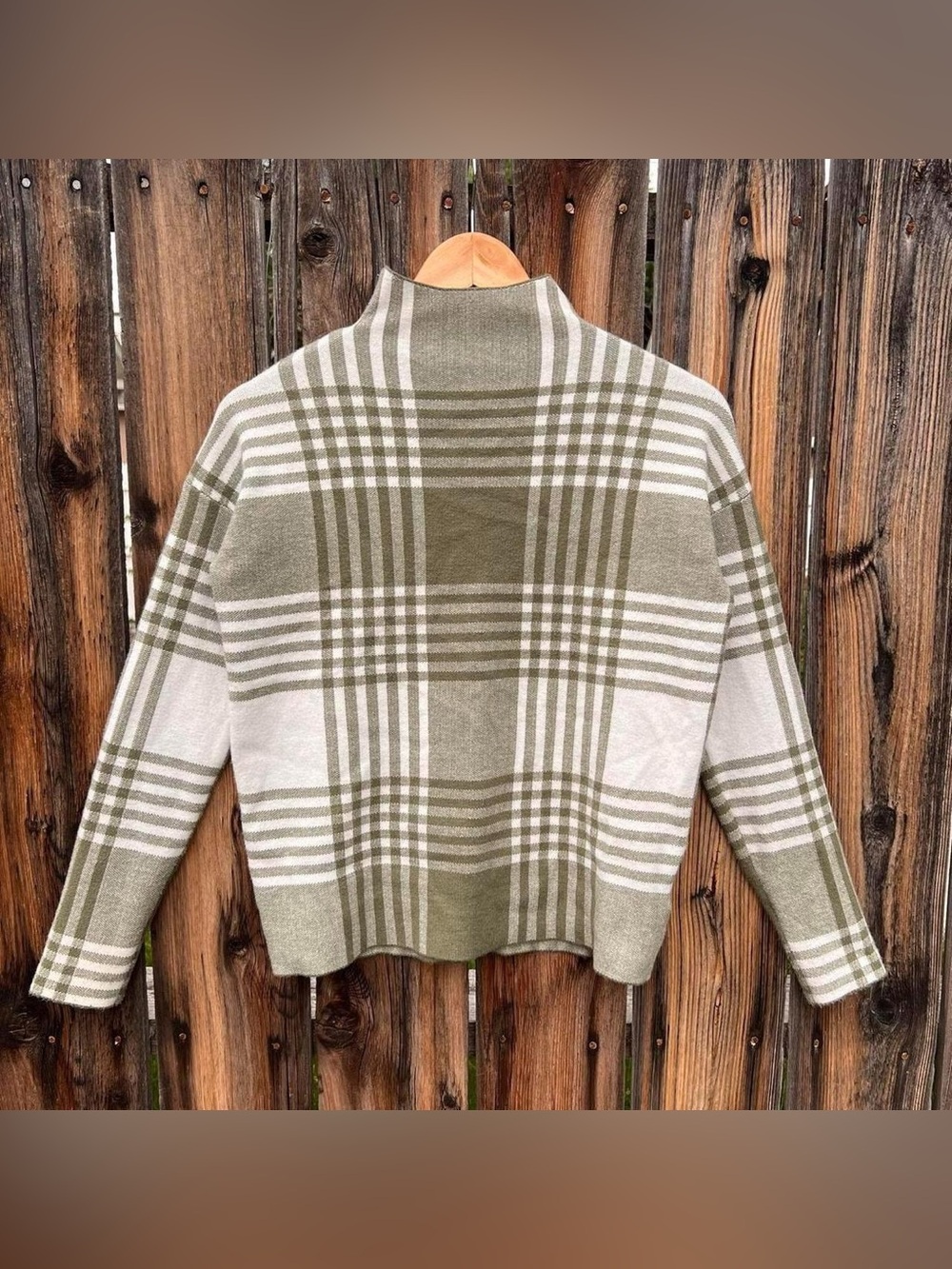 Max Studio Green Cream Plaid Mock Neck Sweater Women’s Small Fall Autumn Cozy